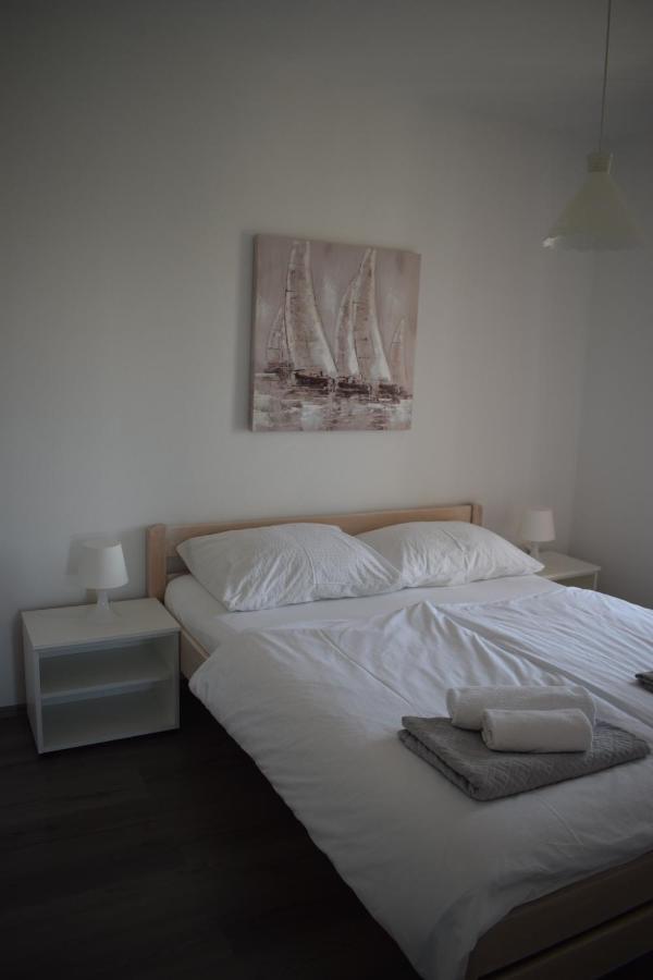 Apartments Mondo Vir Exterior photo