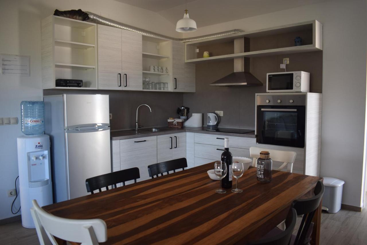 Apartments Mondo Vir Exterior photo