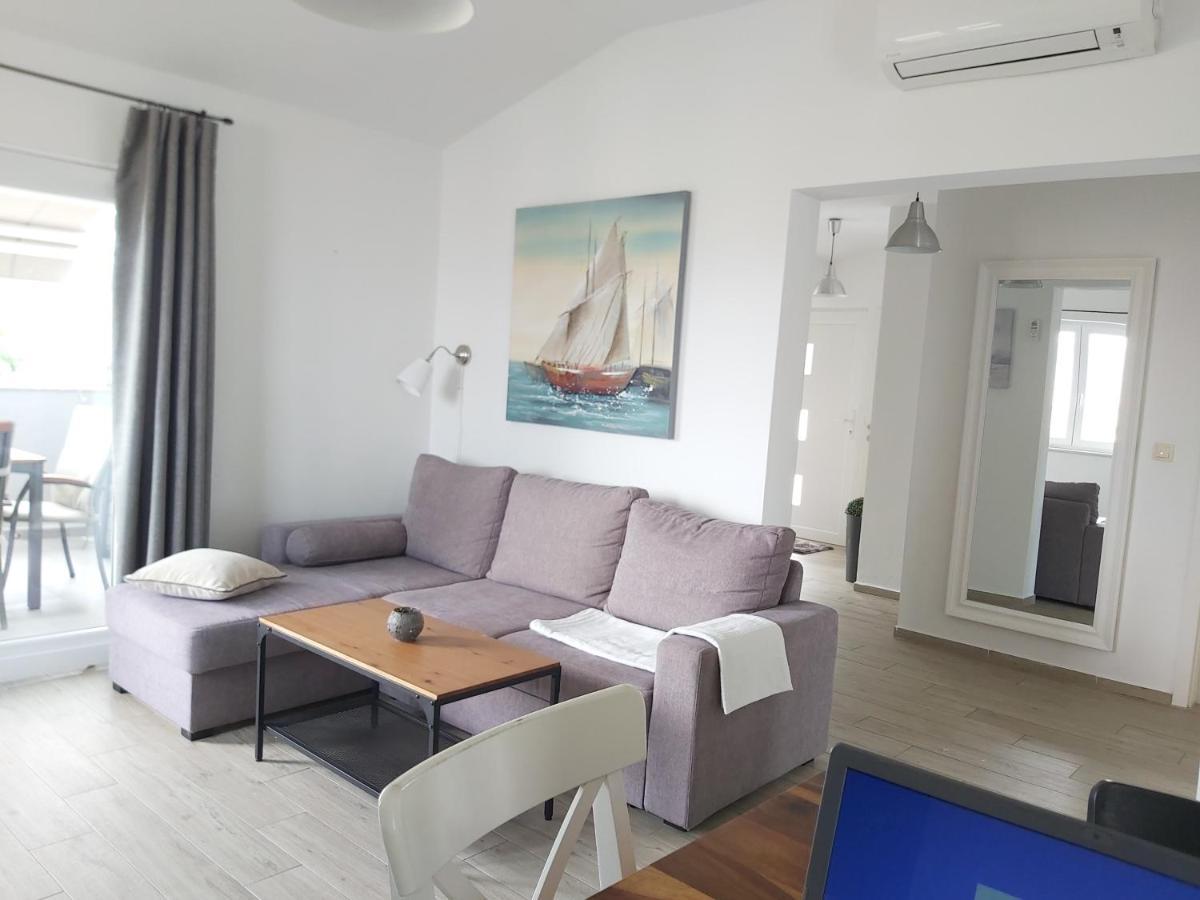 Apartments Mondo Vir Exterior photo