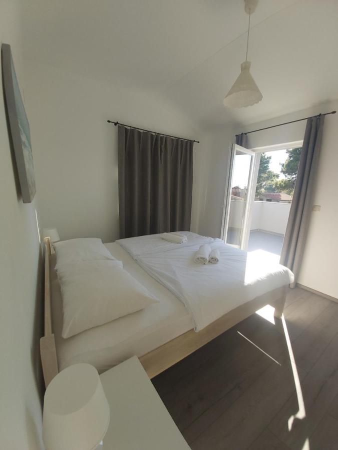 Apartments Mondo Vir Exterior photo